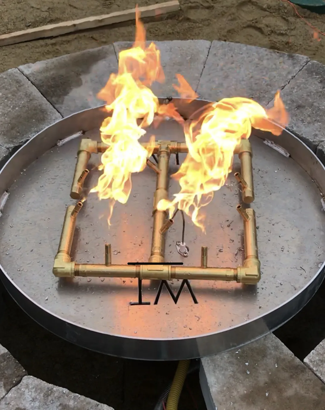 Gas firepit